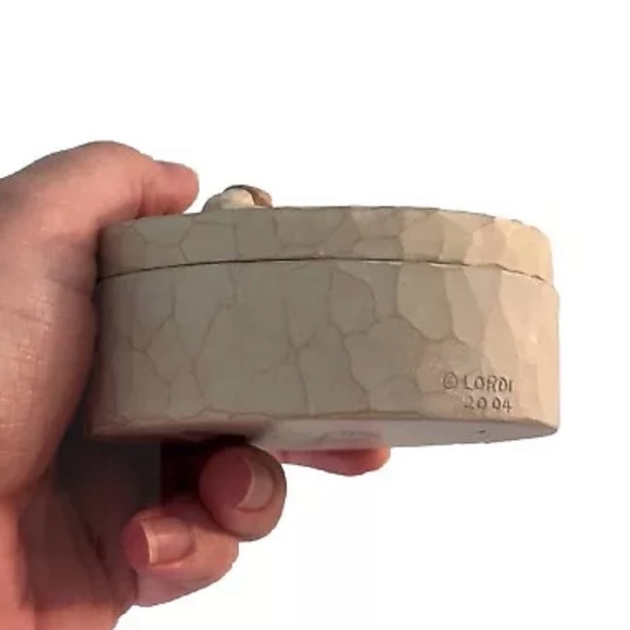 2004 Demdaco Willow Tree Susan Lordi Remembrance Trinket Ring Box - Picture 2 of 5